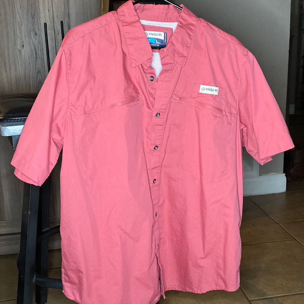 Mens medium Magellan fishing shirt.